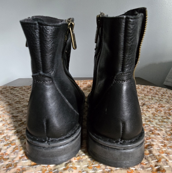 Womens Size 39 Naot Black Leather Ankle Booties - Picture 2 of 8